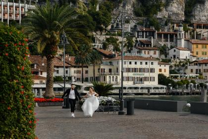 Alexandru &V ictoria