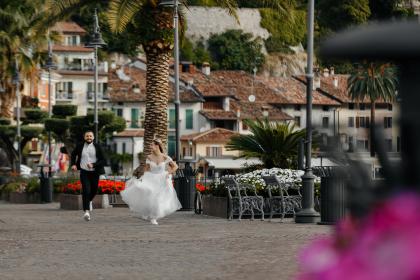 Alexandru &V ictoria