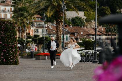 Alexandru &V ictoria