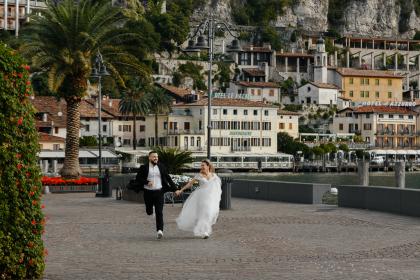 Alexandru &V ictoria