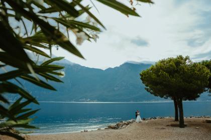 Alexandru &V ictoria