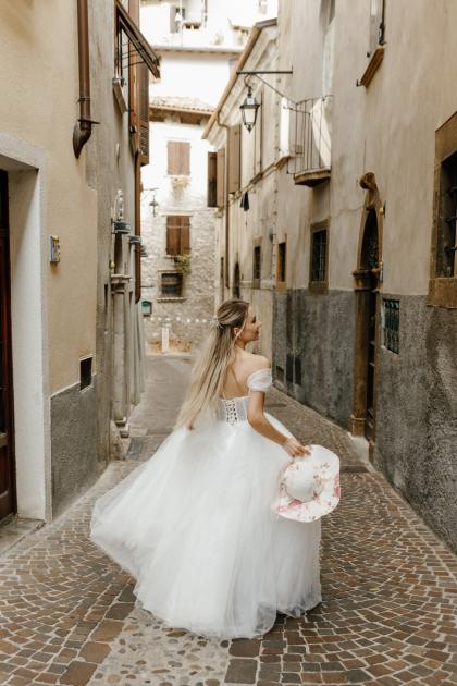 Alexandru &V ictoria