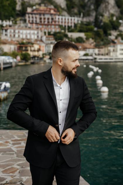 Alexandru &V ictoria