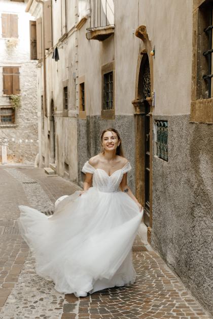 Alexandru &V ictoria