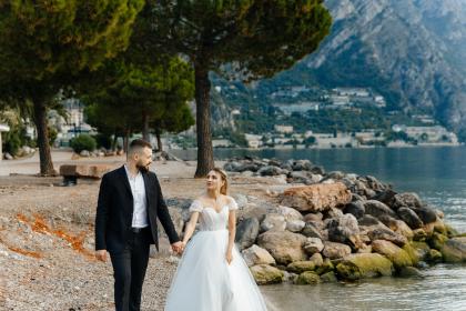 Alexandru &V ictoria