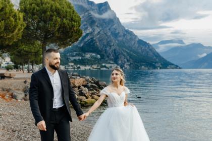 Alexandru &V ictoria