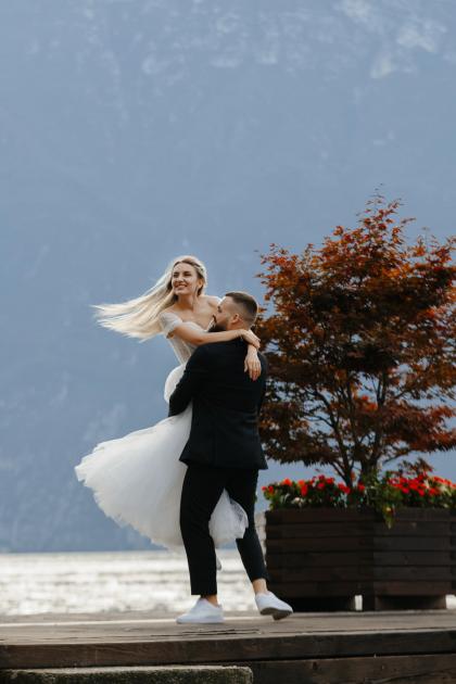 Alexandru &V ictoria