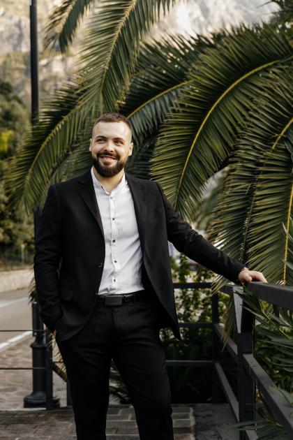 Alexandru &V ictoria