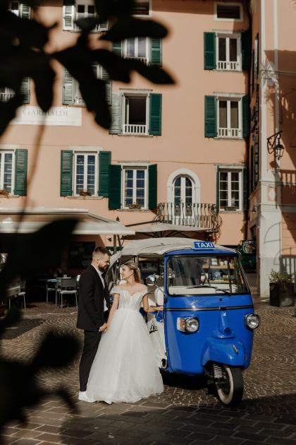 Alexandru &V ictoria