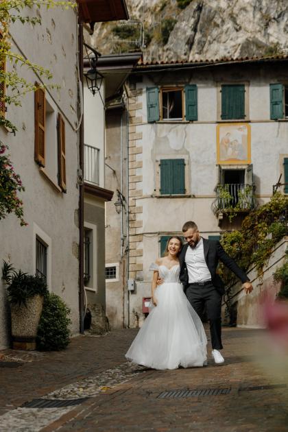 Alexandru &V ictoria