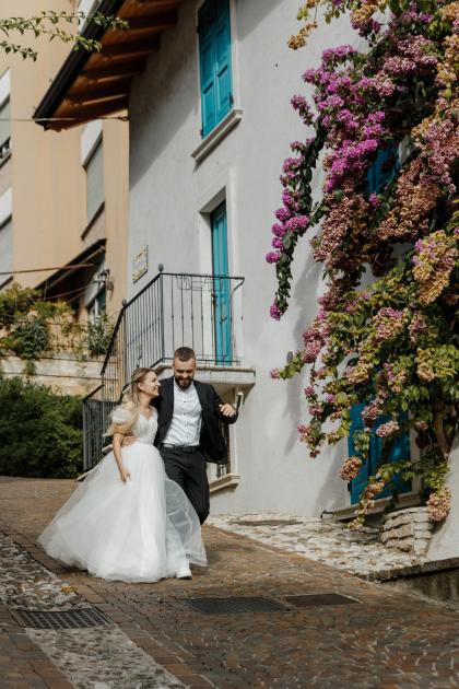 Alexandru &V ictoria