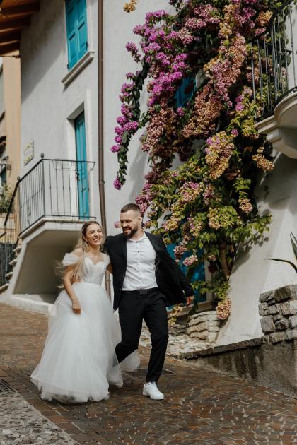 Alexandru &V ictoria