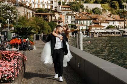 Alexandru &V ictoria