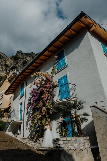 Alexandru &V ictoria