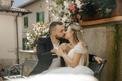 Alexandru &V ictoria