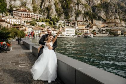 Alexandru &V ictoria