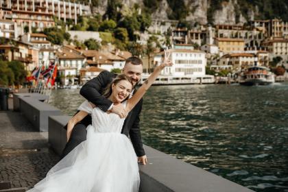 Alexandru &V ictoria